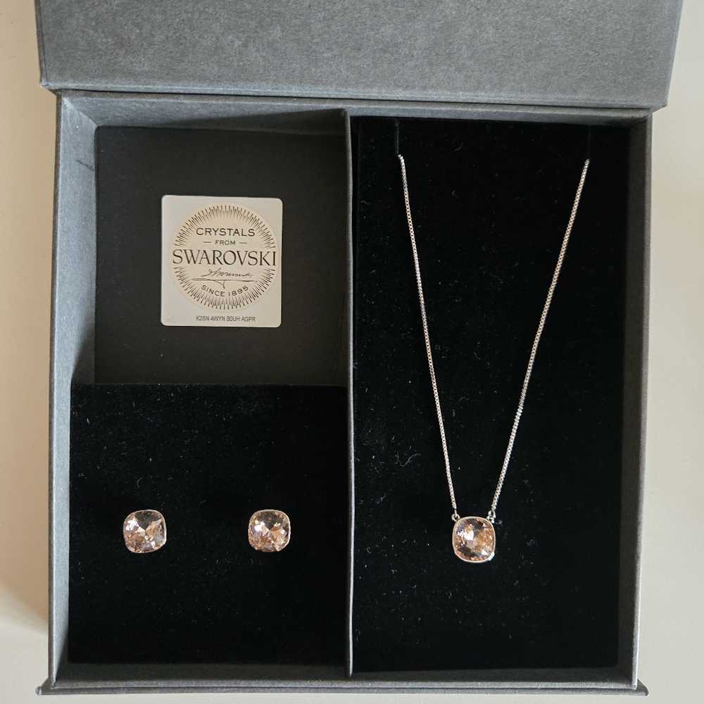 NEW Nic & Syd Bijou Crystal Earrings/Necklace Set